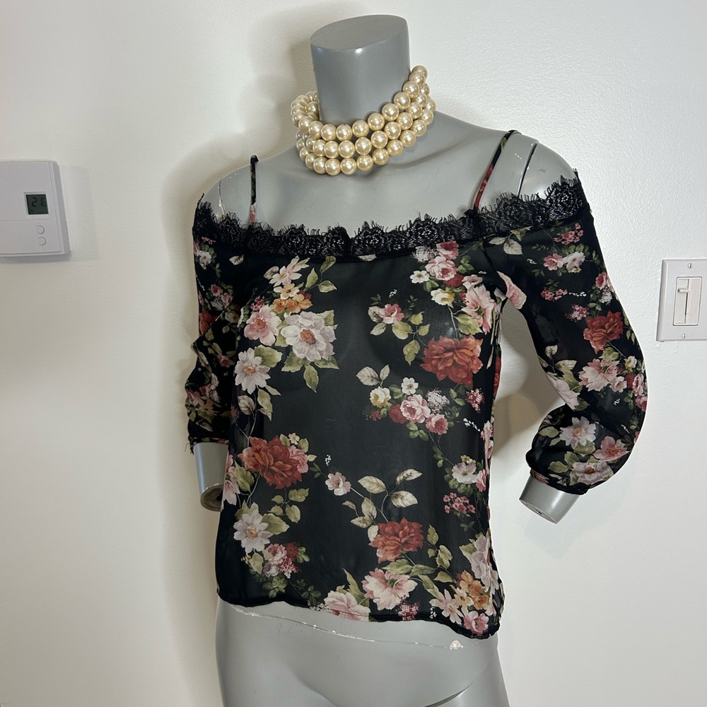 Gorgeous Stradivarius Black, Pink and beige Floral Blouse❤️S